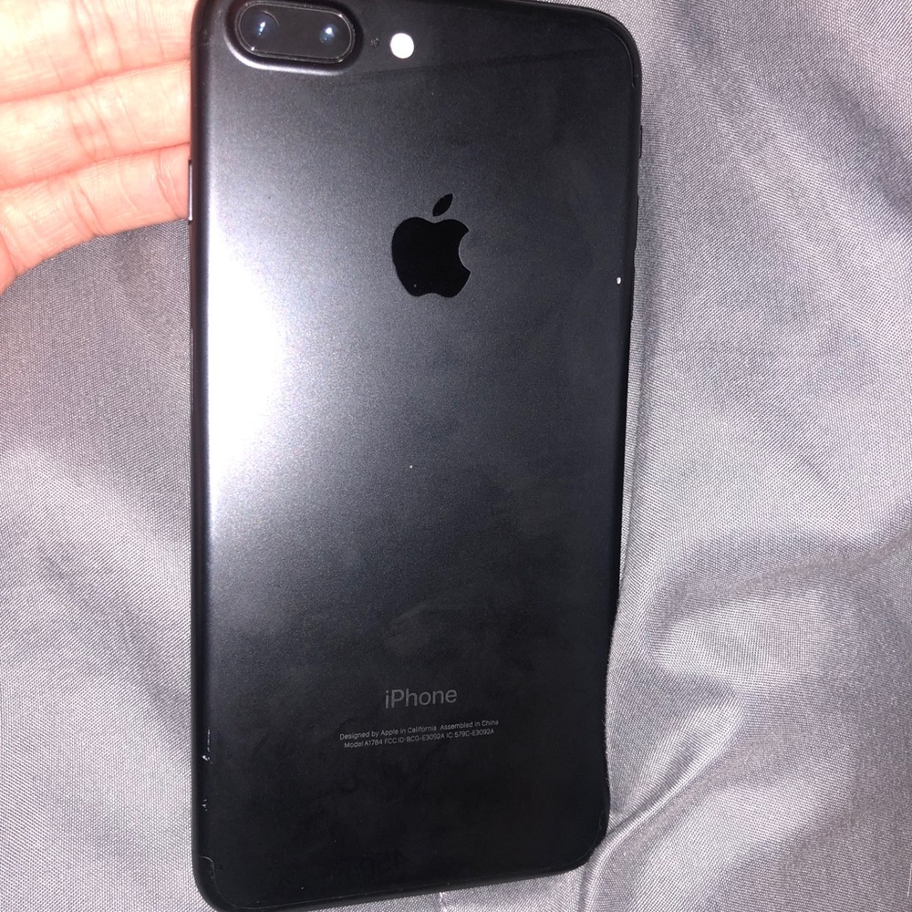 iPhone 7+ - Picture 2 of 2